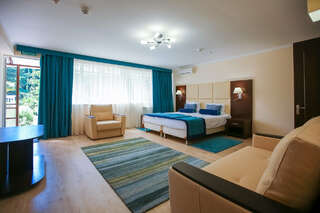 Гостиница Демерджи Алушта Люкс с кроватью размера «king-size»-1