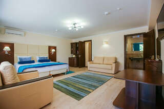 Гостиница Демерджи Алушта Люкс с кроватью размера «king-size»-2