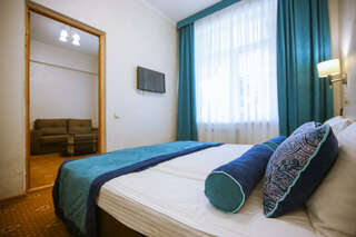 Гостиница Демерджи Алушта Семейный номер с балконом-1